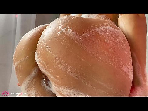 ❤️ Brunetka masturbuje kundičku s vibrátorom až do intenzívneho orgazmu v sprche ❌ Porno video na nás sk.rusanalog.ru ️❤
